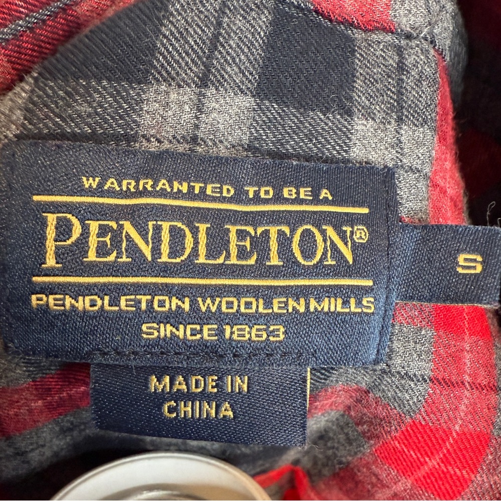 Pendleton Flannel Small - image 4
